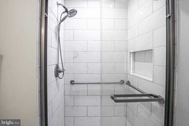 Building Photo - 4908 Sauquoit Ln