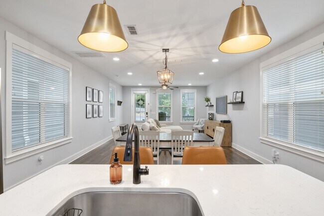 Building Photo - 3 Bedroom Inglewood Home