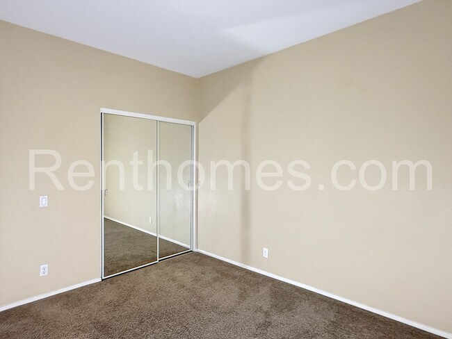Building Photo - 10728 Sabre Hill Dr