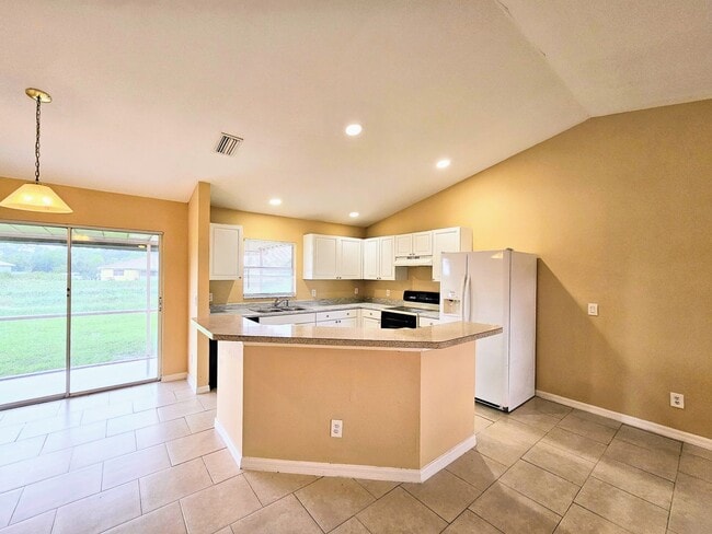 Building Photo - Move-in Ready 3 BR & 2 BA