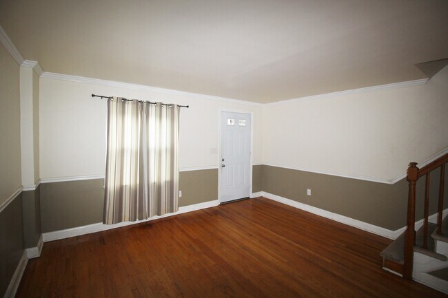 Building Photo - 2111 Redthorn Rd