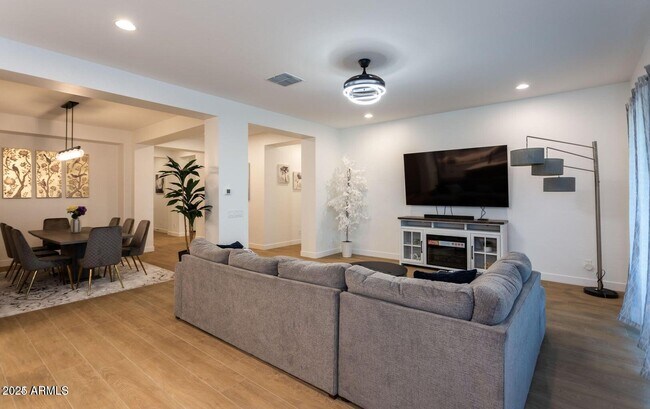 Building Photo - 8543 W Palo Verde Dr
