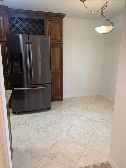 Building Photo - 6321 Jamaica Cir E