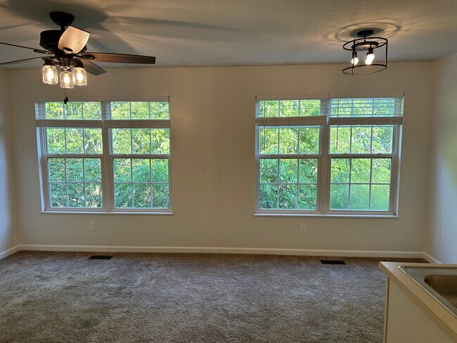 Building Photo - 129 Lucy Ln
