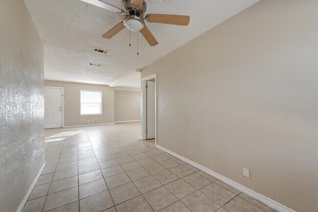 Building Photo - 1400 Wynn Terrace