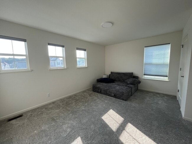Building Photo - 356 S Pointe Ave