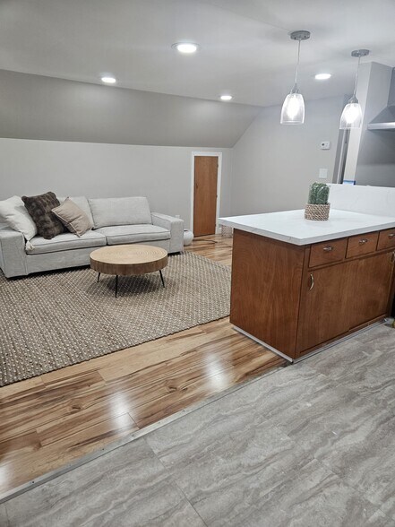 Building Photo - 115 N Hull St