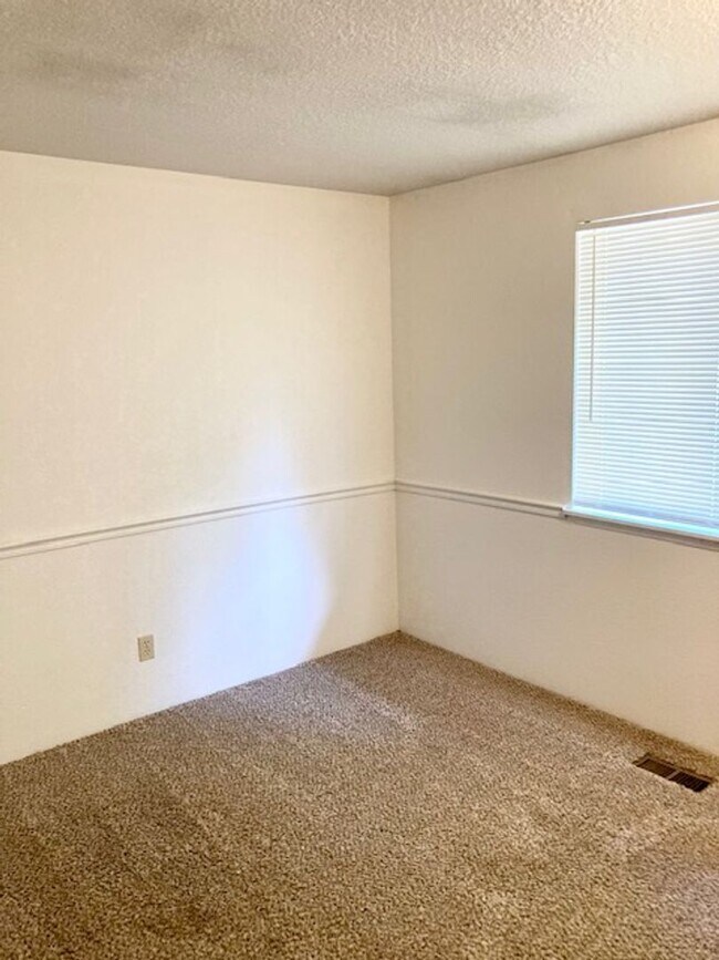 Building Photo - Charming 3 Bedroom, 2 Bathroom Gresham Home