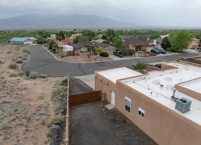 Building Photo - 2436 Manzano Loop NE