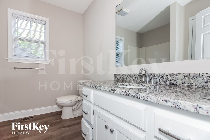 Building Photo - 5327 Oaktree Dr