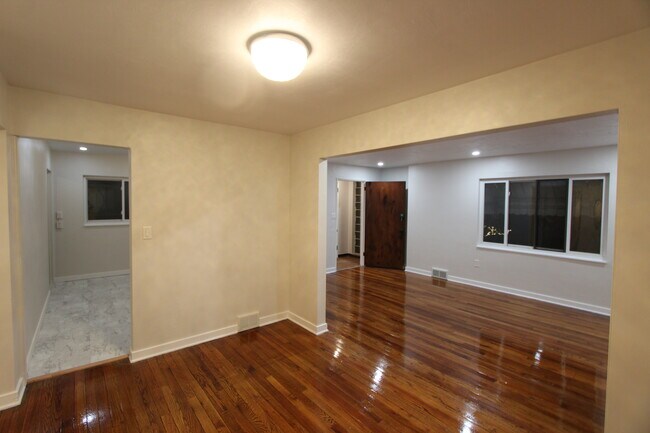 Building Photo - 4511 Main St