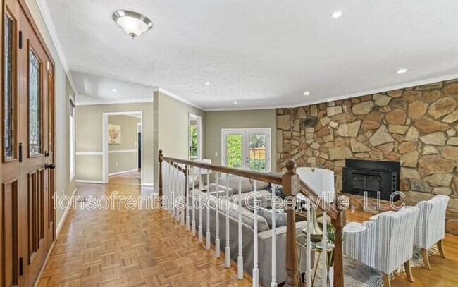 Building Photo - 1016 Old Boiling Springs Rd