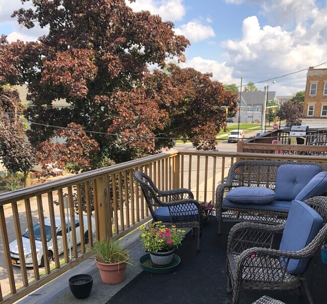 Building Photo - 233 Bird Ave