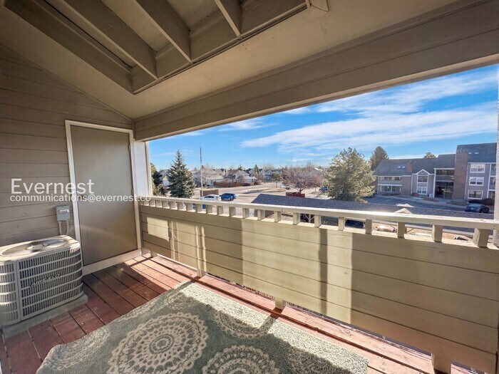 Building Photo - 12043 W Cross Dr