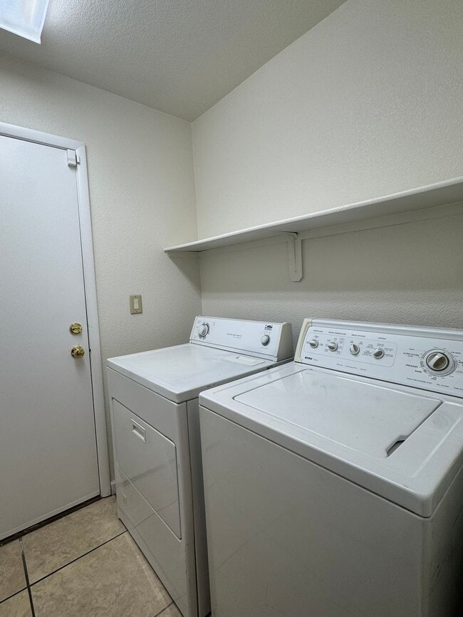 Building Photo - Beautiful 3-bedroom, 2-bathroom home in North Las Vegas