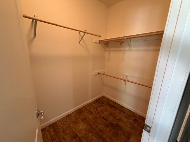Building Photo - 485 Cicada Ct
