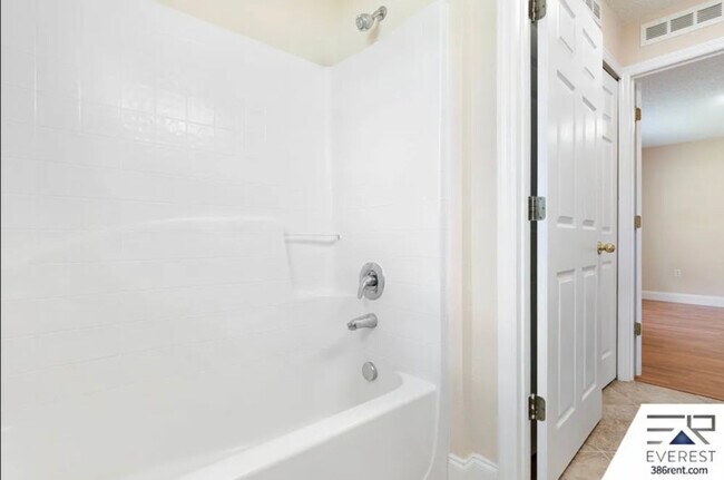 Building Photo - 28 Powder Horn Dr