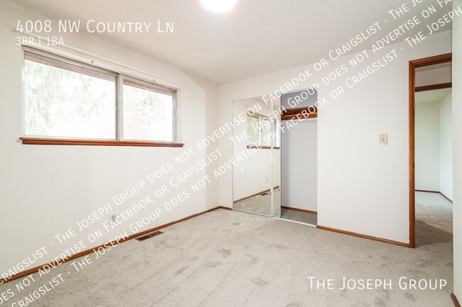 Building Photo - 4008 Country Ln NW