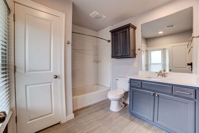 Building Photo - 3/2.5 Dream Home With Lots Of Charm