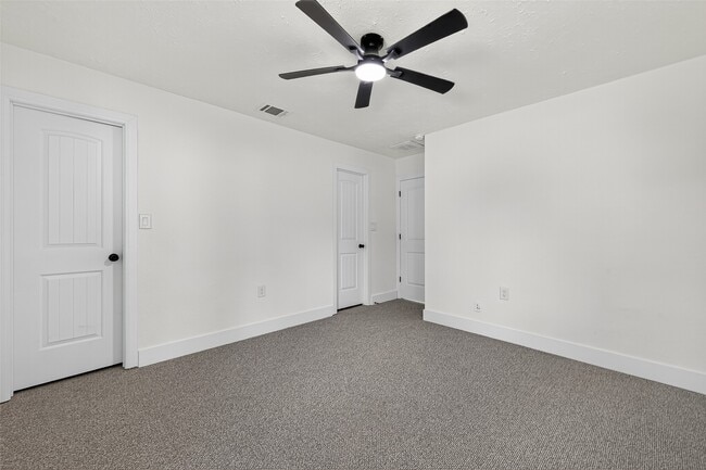 Building Photo - 3006 Golden Hills Ln
