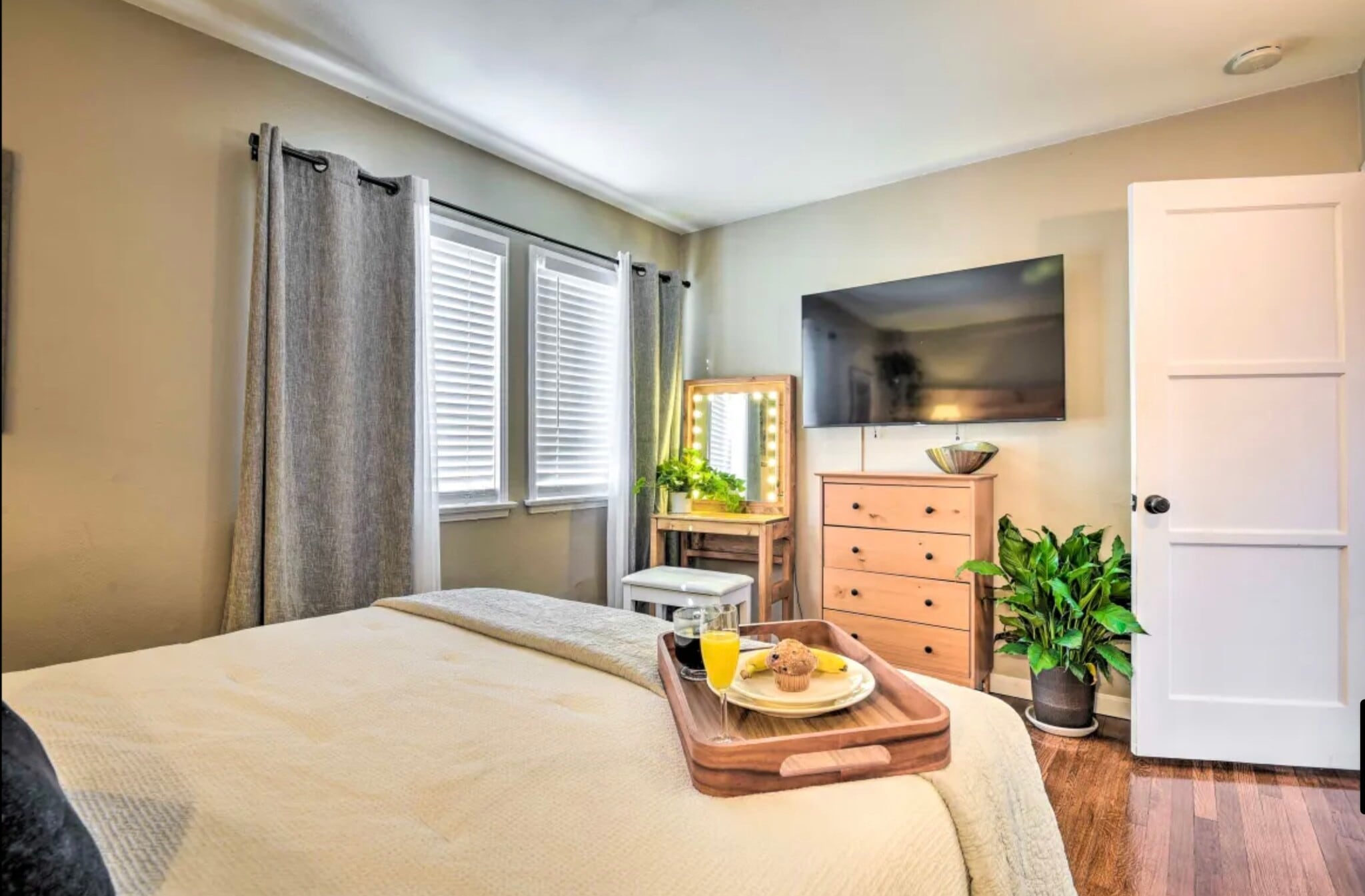 Building Photo - 502 N Rosemary Ln