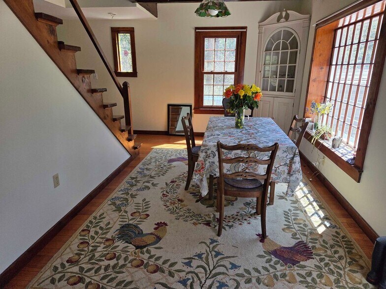 Building Photo - 43 Casalis