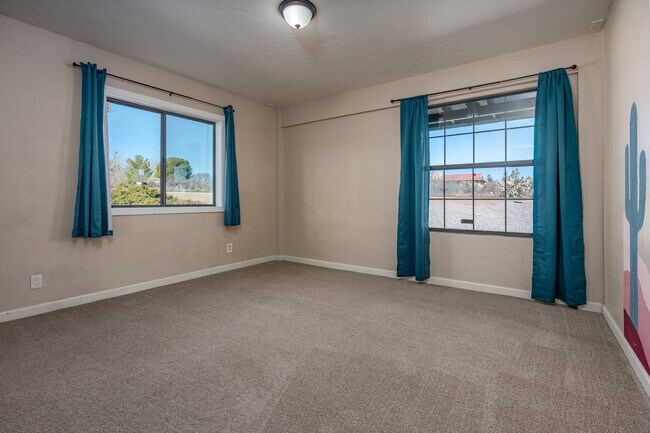 Third bedroom 2 - 887 E Peila Ave