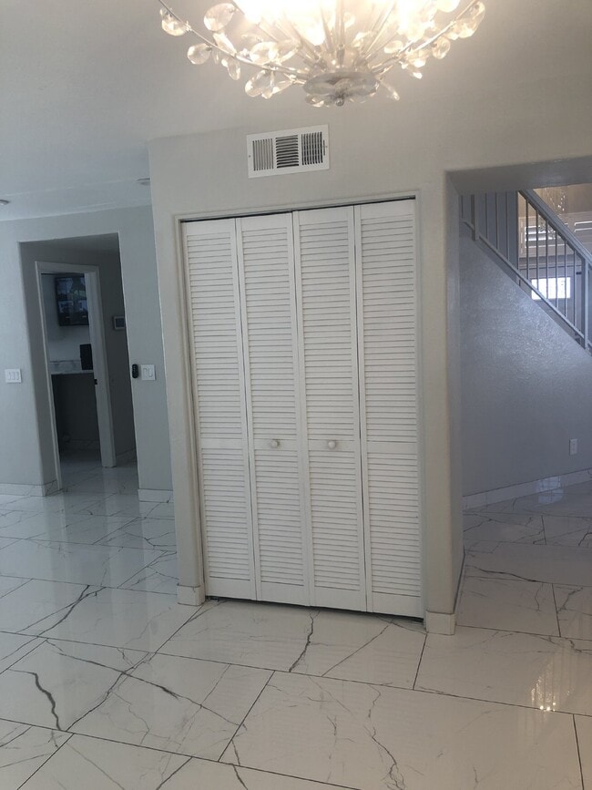Building Photo - Beautiful 2 Story POOL Home with LOTS of U...
