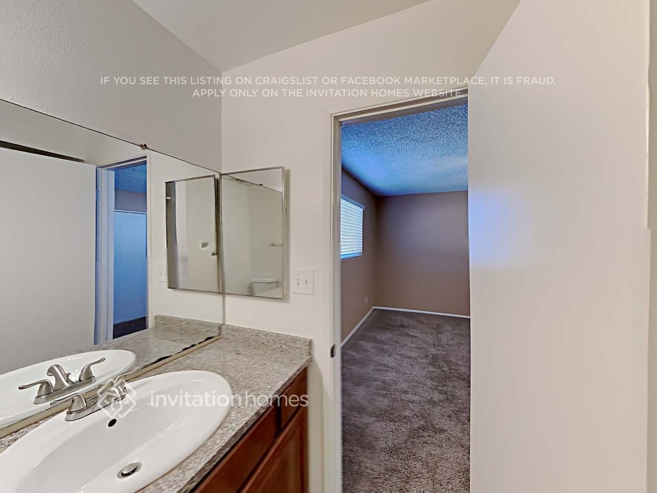 Building Photo - 4602 W Paradise Dr