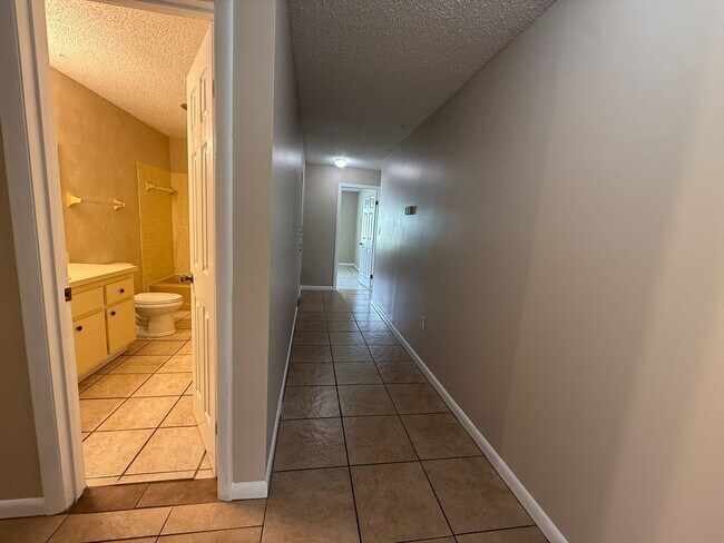 Building Photo - SLEEPY HOLLOW 3/2/2 Pool Home