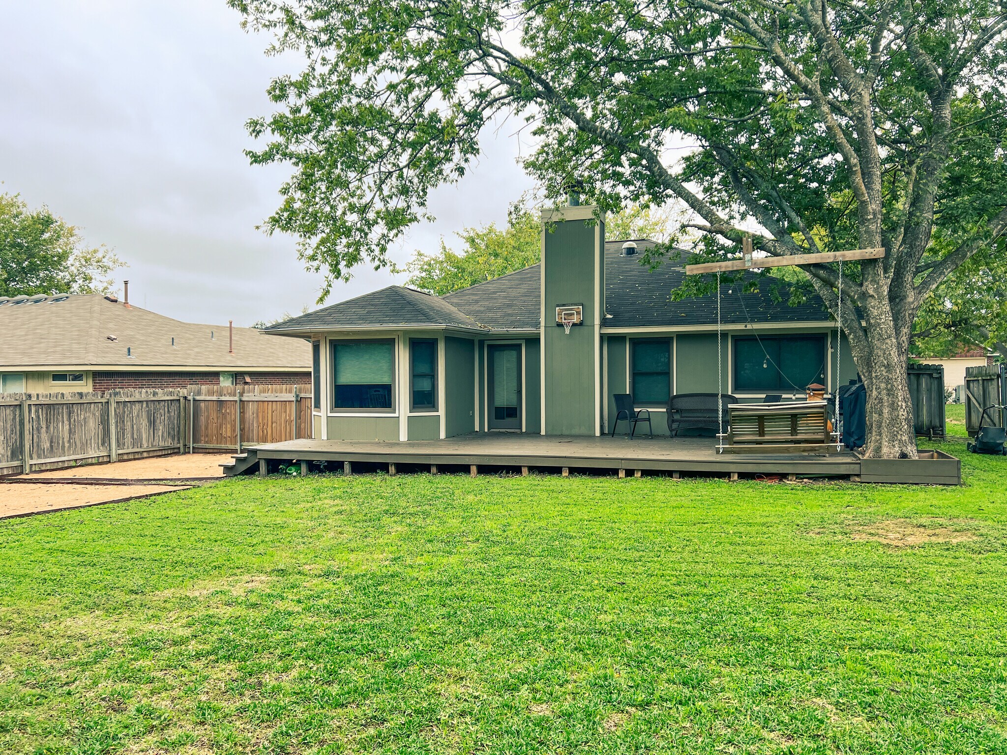 Building Photo - 1907 E 19th St