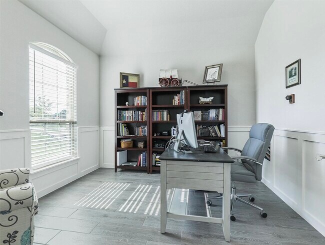 Building Photo - 1140 Barrix Dr