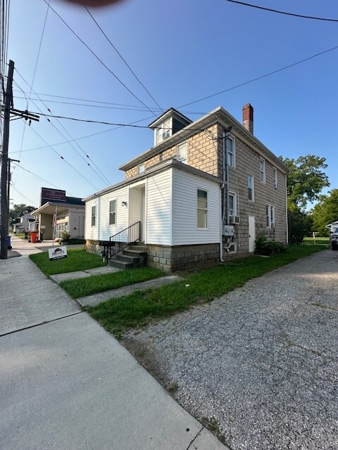 Building Photo - 302 N Queen St