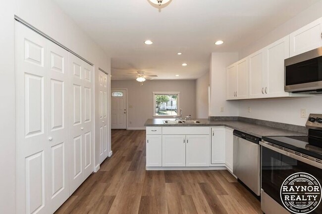 Building Photo - 201 Smith Dr