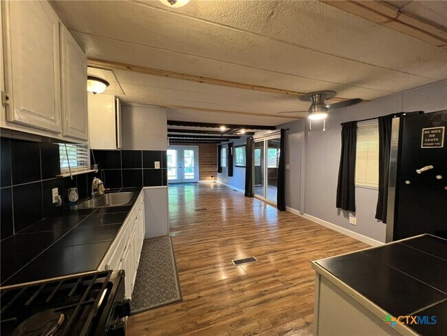 Building Photo - 144 Deer Ln