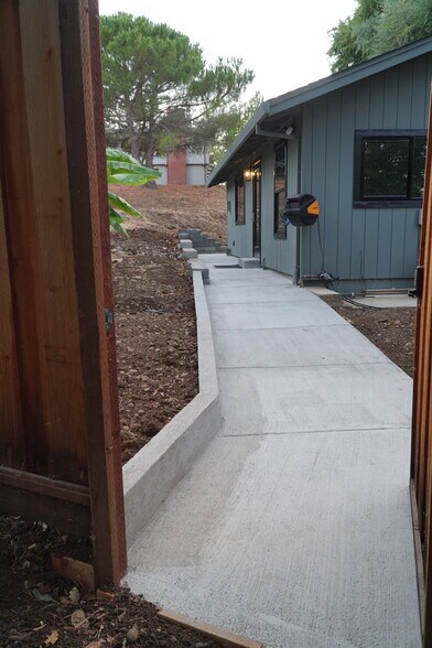 Building Photo - 25980 Todd Ln
