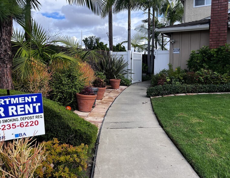 Primary Photo - 16522 Hillview Cir