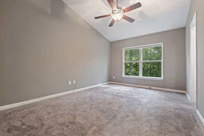 Building Photo - Stunning 3 Story Townhome in South Durham!