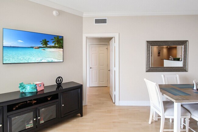 Building Photo - 800 N Tamiami Trl