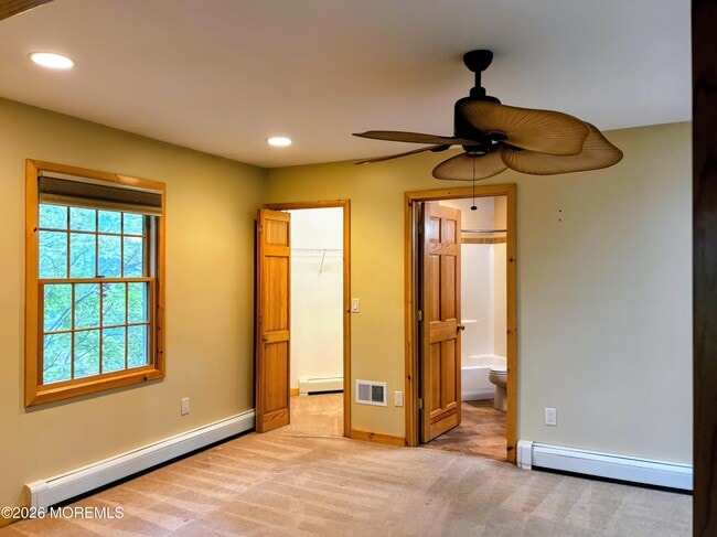 Building Photo - 327 Deerfoot Ln