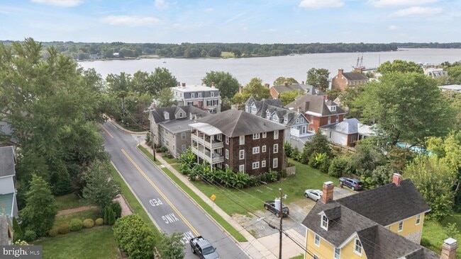 Building Photo - 104 Maple Ave