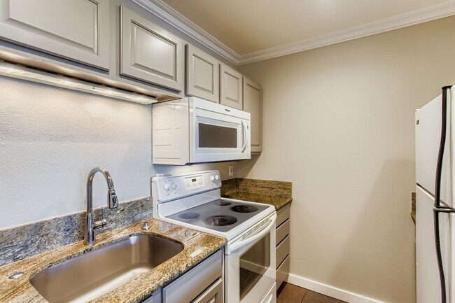 Building Photo - Nicely updated 1 bed 1 bath condo for rent...