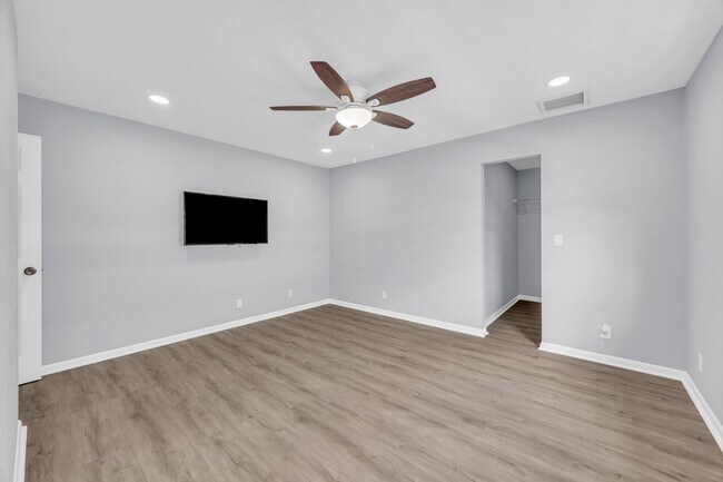 Building Photo - 3865 Vancott Cir
