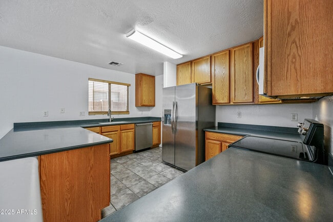 Building Photo - 12925 W Fleetwood Ln
