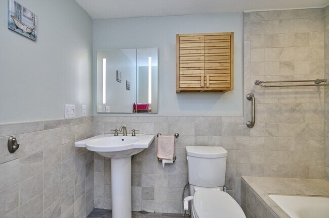 Building Photo - 27 Cranberry Ln