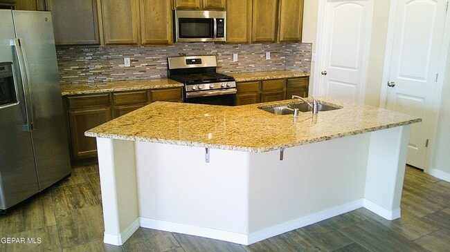 Building Photo - 4620 Marisabel Azcarate St
