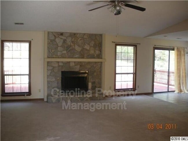 Building Photo - 6924 Long Needles Dr