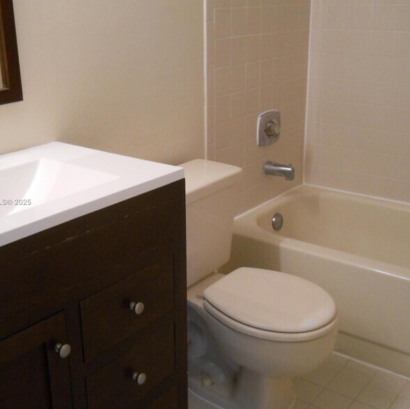 Building Photo - 3955 Village Dr