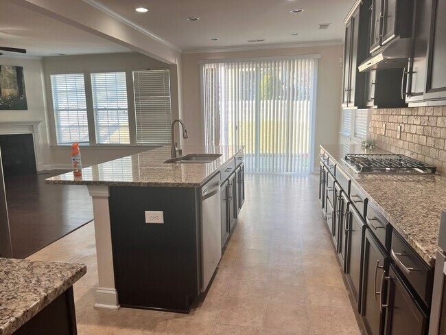Building Photo - 151 Blossom Ridge Dr