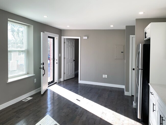Building Photo - 1379 S 46th St
